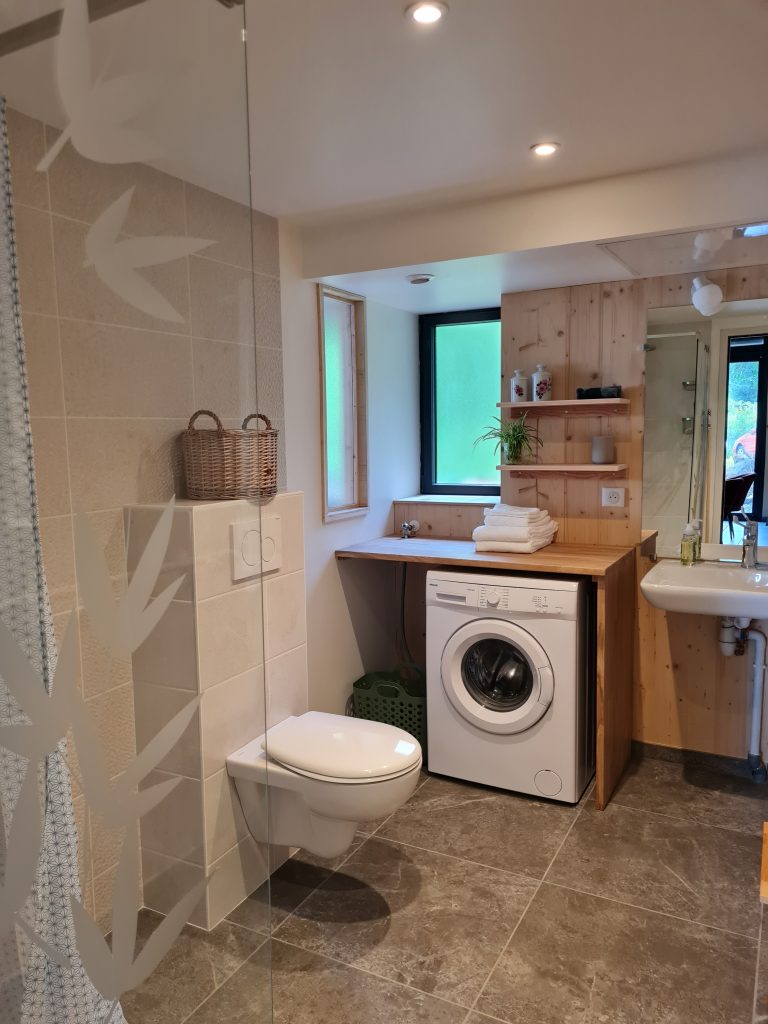 Photo salle de bains. Gîte la Hulotte, pleins pied