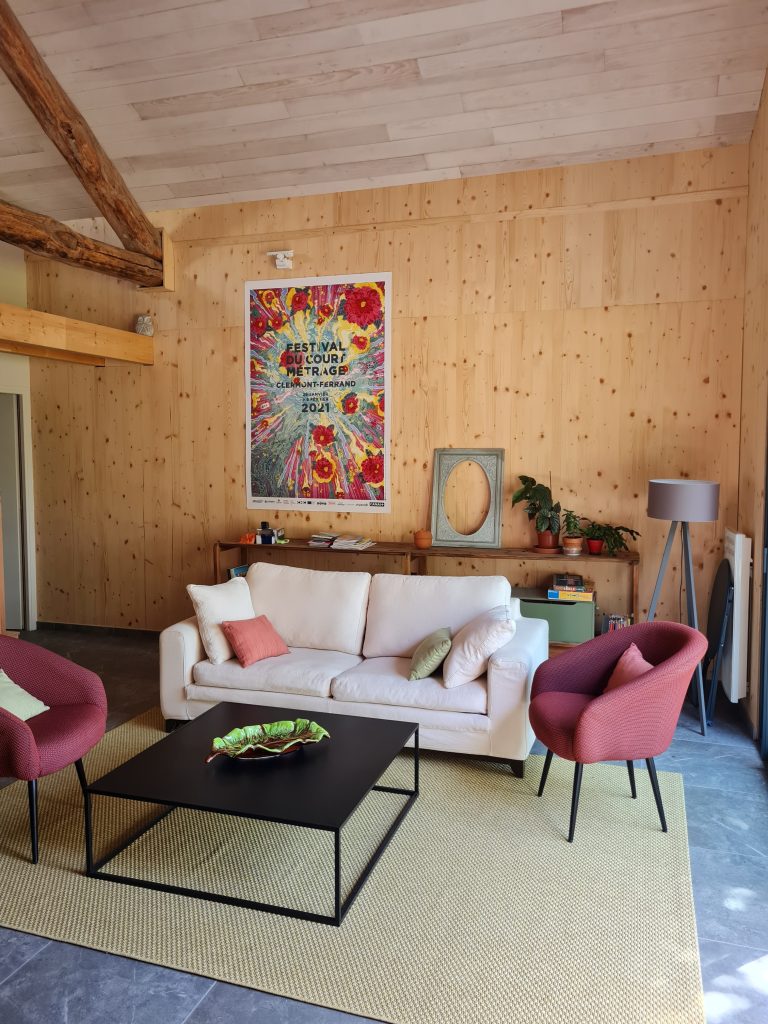 Affiche festival du court métrage de clermont ferrand dans le salon du gite la hulotte en Auvergne